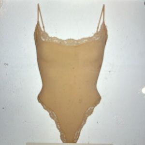 Skims - Fits everybody corded lace cami bodysuit / small. Color is clay.